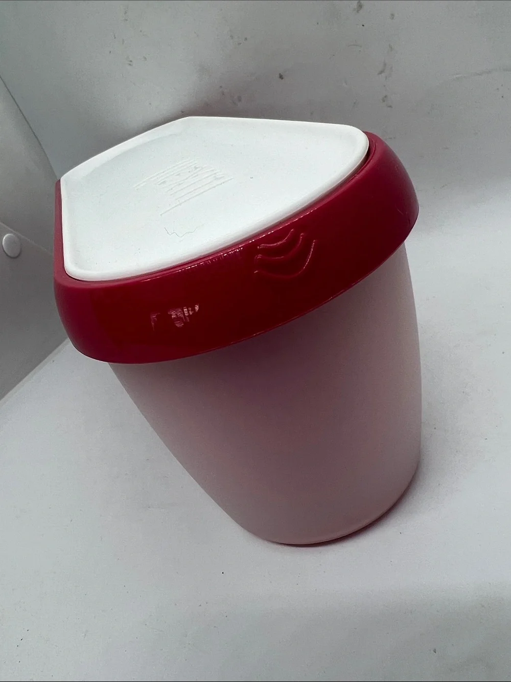 Ice Cream Container Holds 1.5 Quarts EUC